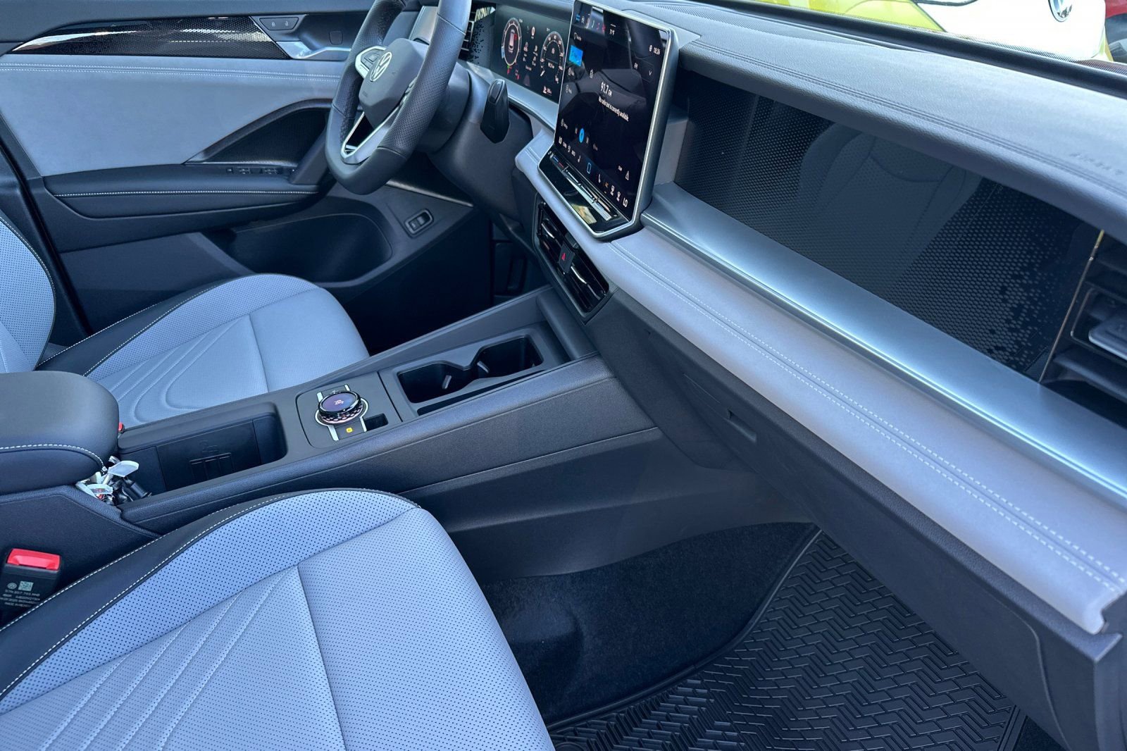 New 2026 Volkswagen Tiguan SE R-Line image 14