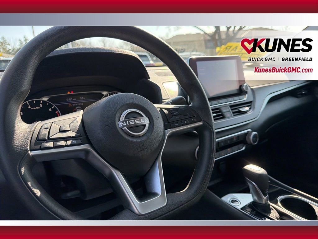 Used 2024 Nissan Altima 2.5 SV FWD image 14