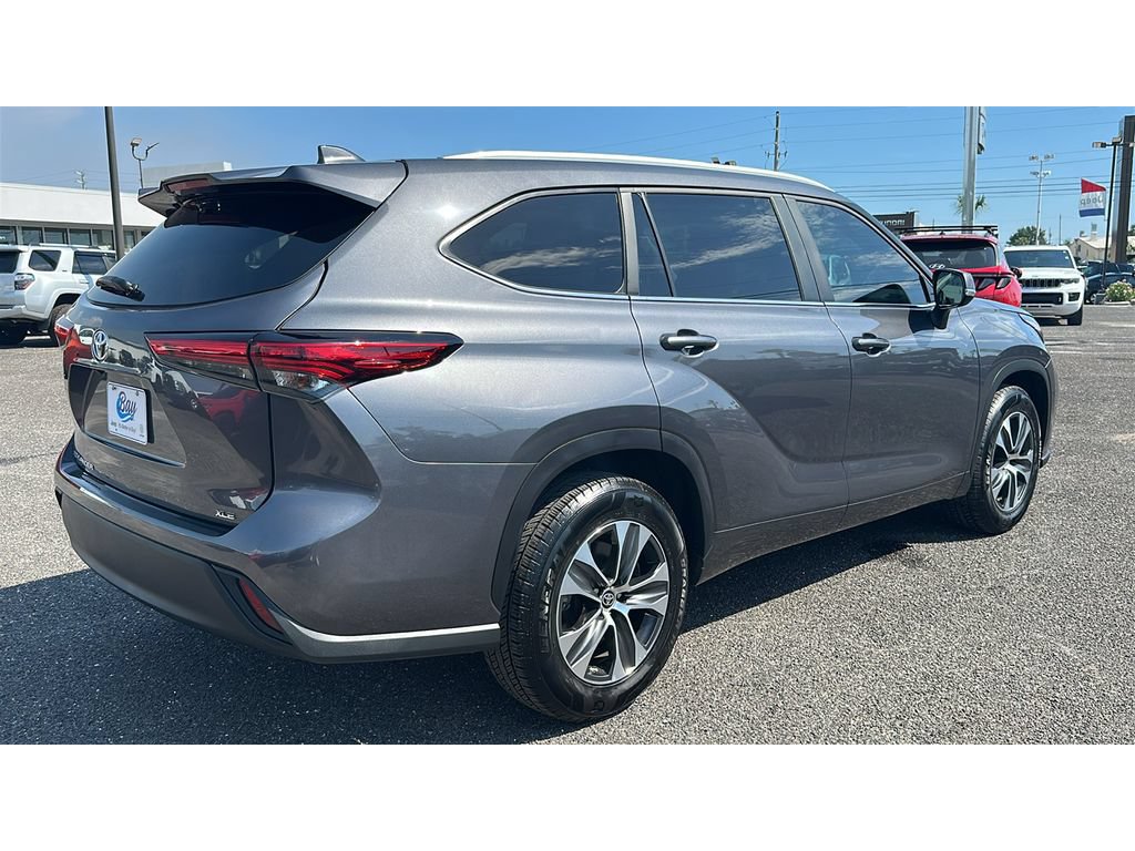 Used 2023 Toyota Highlander XLE FWD image 6