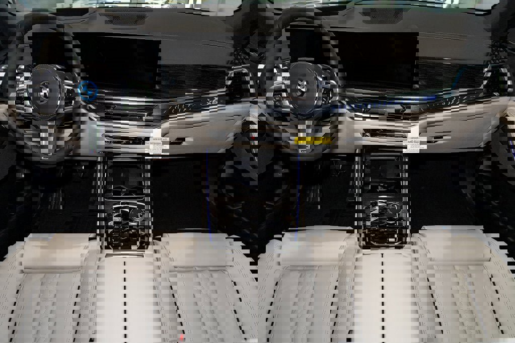 New 2026 BMW X5 xDrive50e w/ M Sport Package image 38