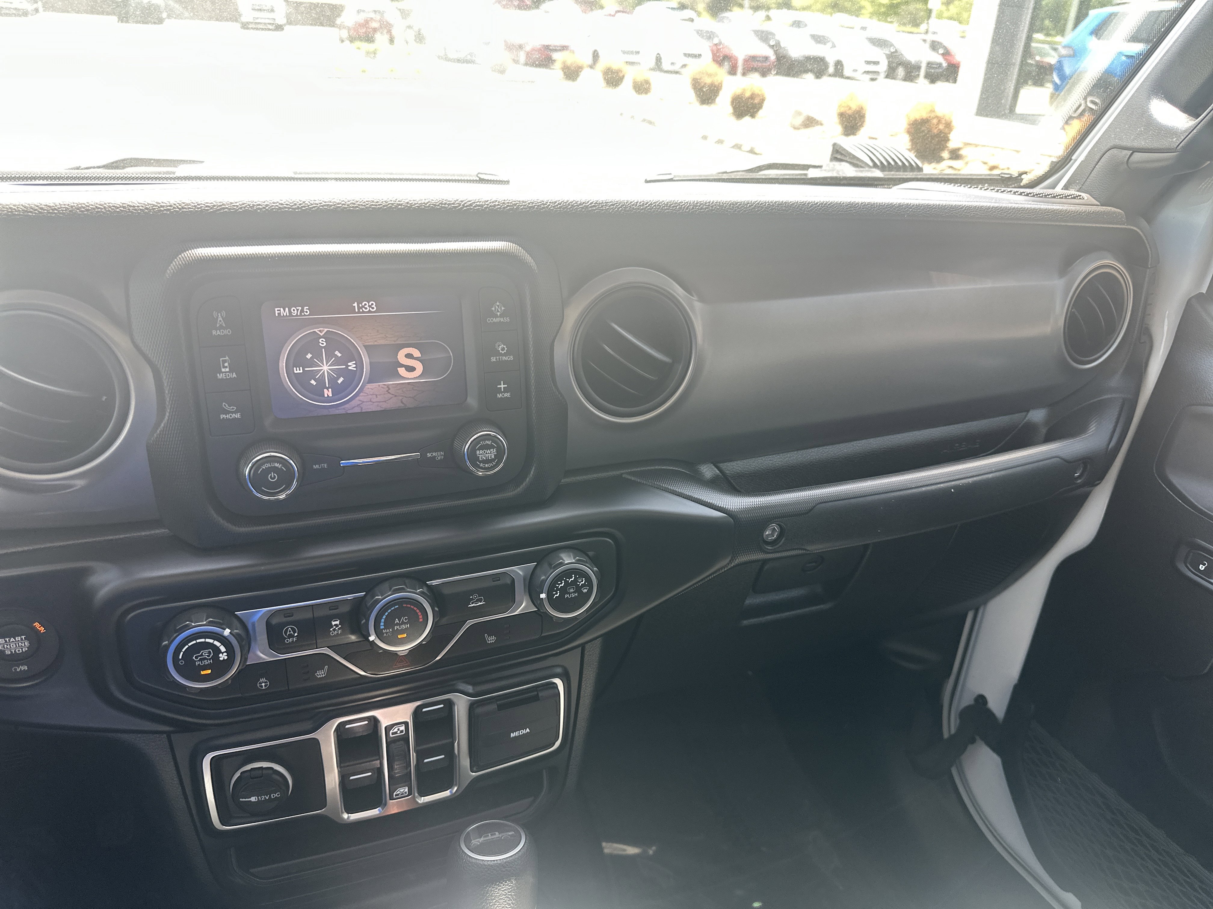 Used 2021 Jeep Gladiator Willys AWD/4WD image 39