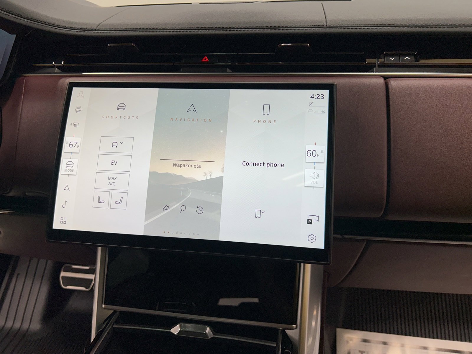 Used 2025 Land Rover Range Rover SE image 25