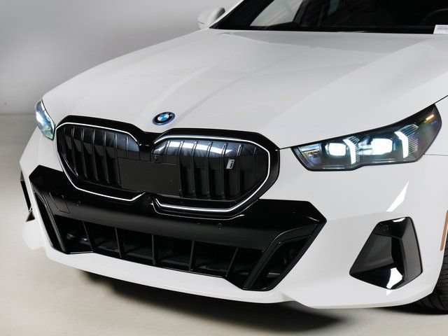 Used 2024 BMW i5 eDrive40i w/ M Sport Package RWD image 28