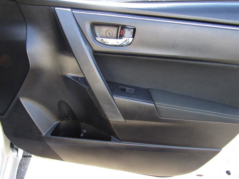 Used 2018 Toyota Corolla LE image 27