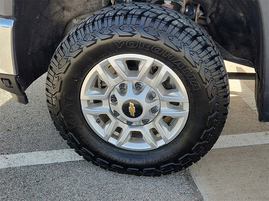 Used 2024 Chevrolet Silverado 2500 LT w/ Convenience Package image 7