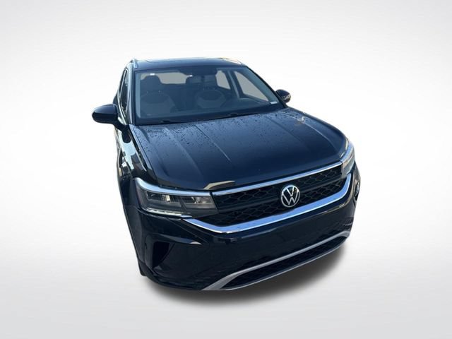 Used 2022 Volkswagen Taos SE FWD image 3