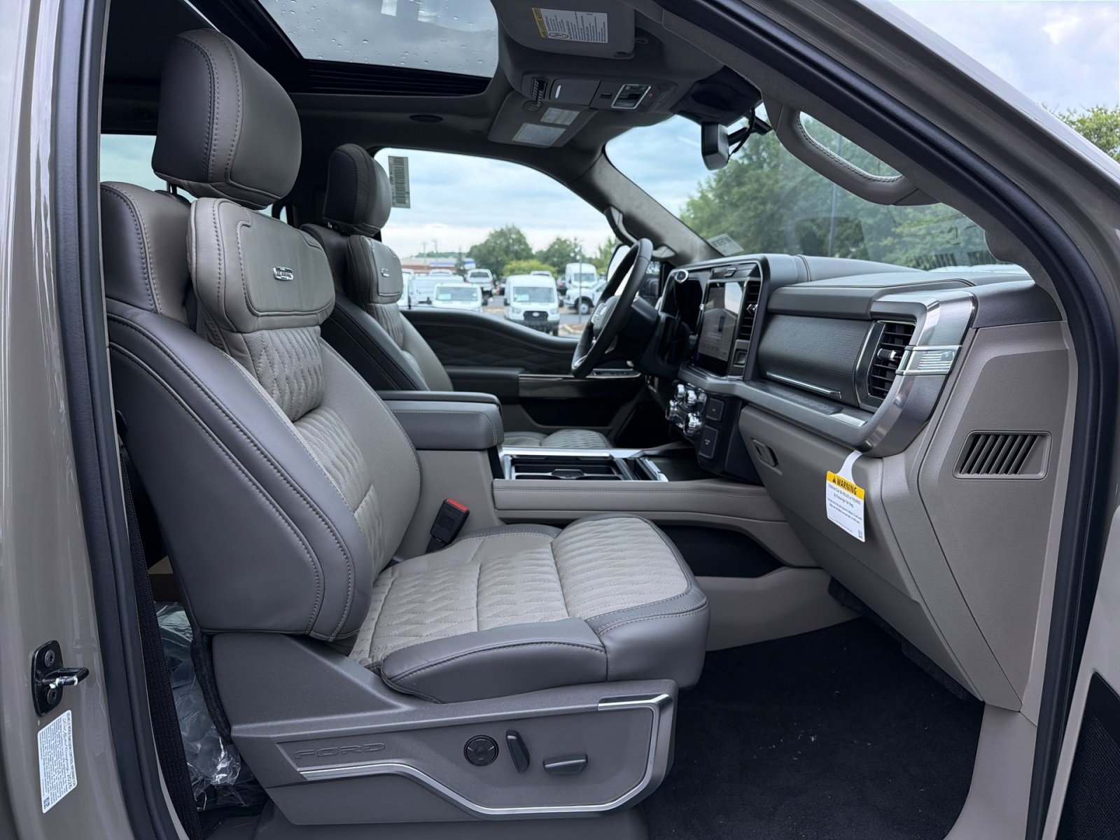 New 2026 Ford F350 Platinum w/ Platinum Plus Package AWD/4WD image 24