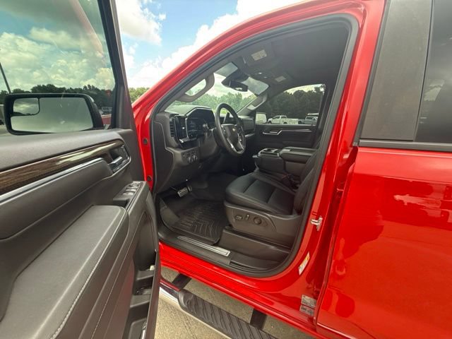 Used 2024 Chevrolet Silverado 1500 LT w/ Z71 Off-Road Package AWD/4WD image 23