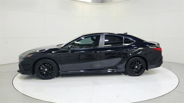 Used 2025 Toyota Camry SE w/ Convenience Package FWD image 5
