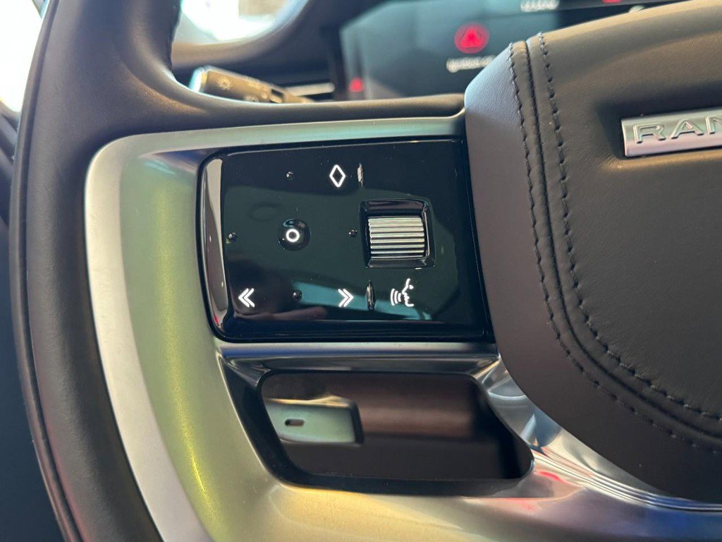 Used 2023 Land Rover Range Rover Autobiography image 18