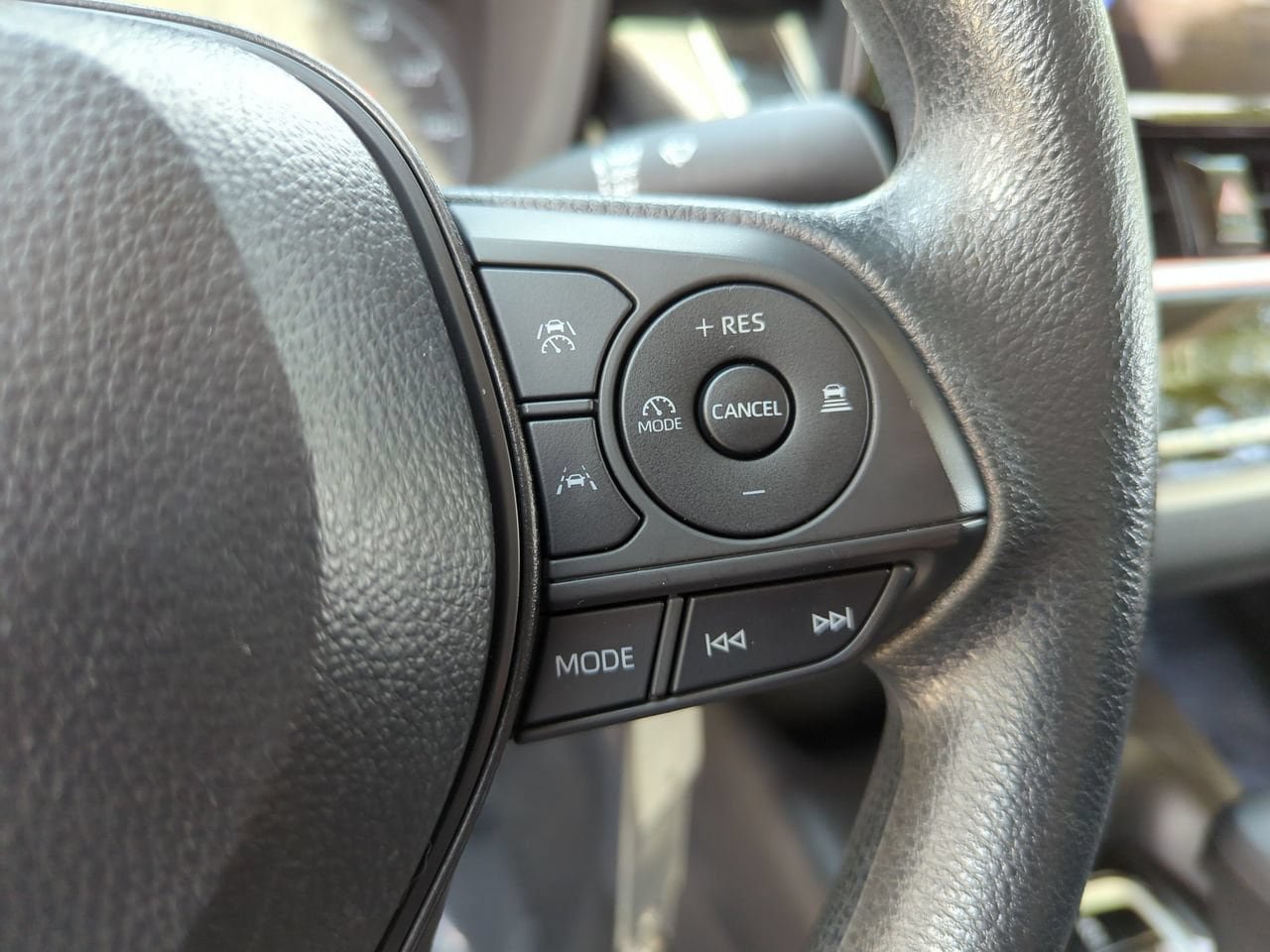 Used 2025 Toyota Corolla LE FWD image 12