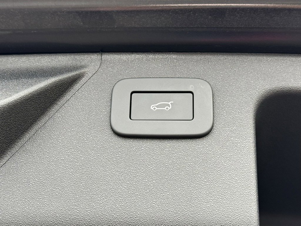 Certified 2025 Land Rover Discovery Sport Dynamic SE image 36