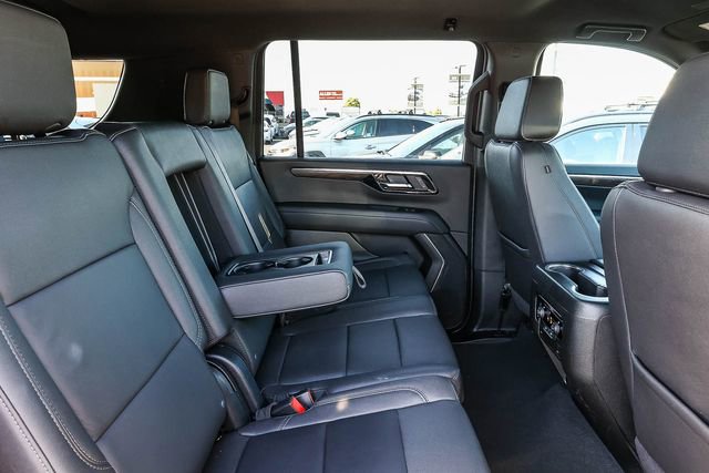 Used 2025 Chevrolet Suburban Z71 AWD/4WD image 19