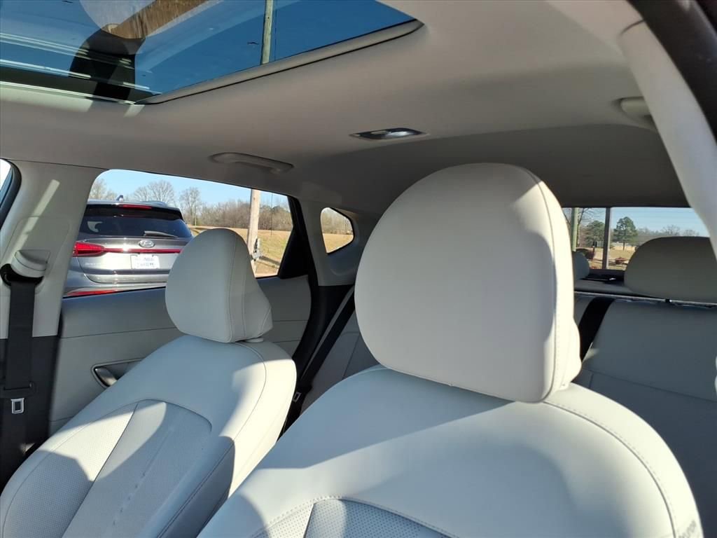 Used 2025 Hyundai Kona Limited image 17