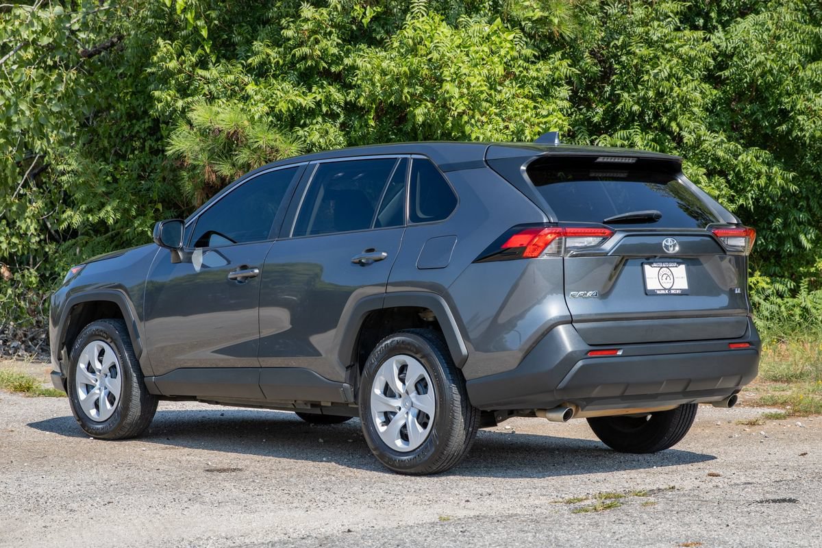 Used 2022 Toyota RAV4 LE FWD image 8