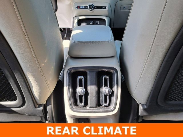 Used 2019 Volvo XC40 T5 Momentum image 24
