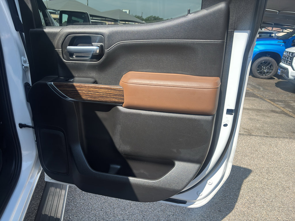 Used 2019 Chevrolet Silverado 1500 High Country w/ Technology Package AWD/4WD image 17