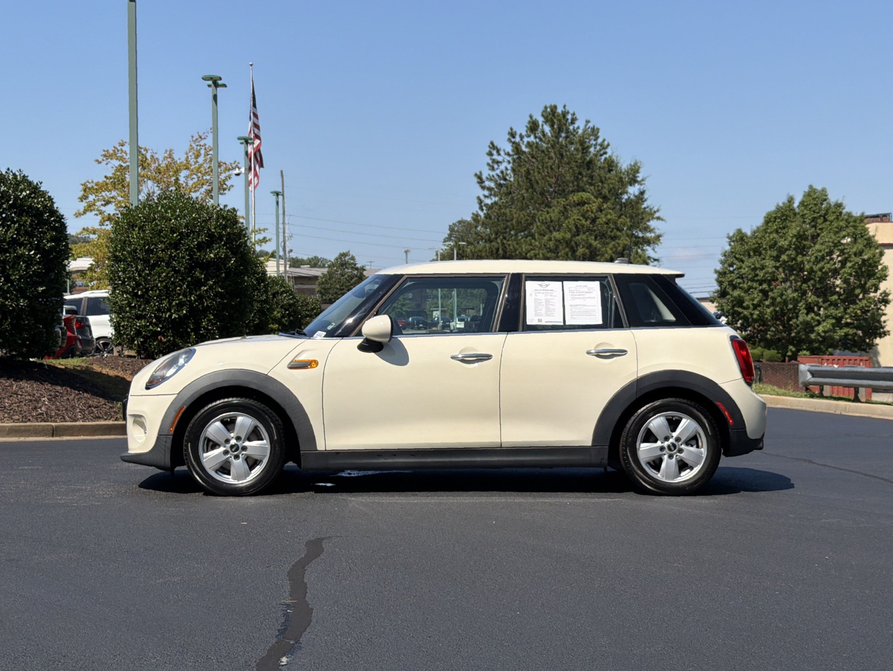 Used 2016 MINI Cooper 4-Door Hardtop FWD image 14