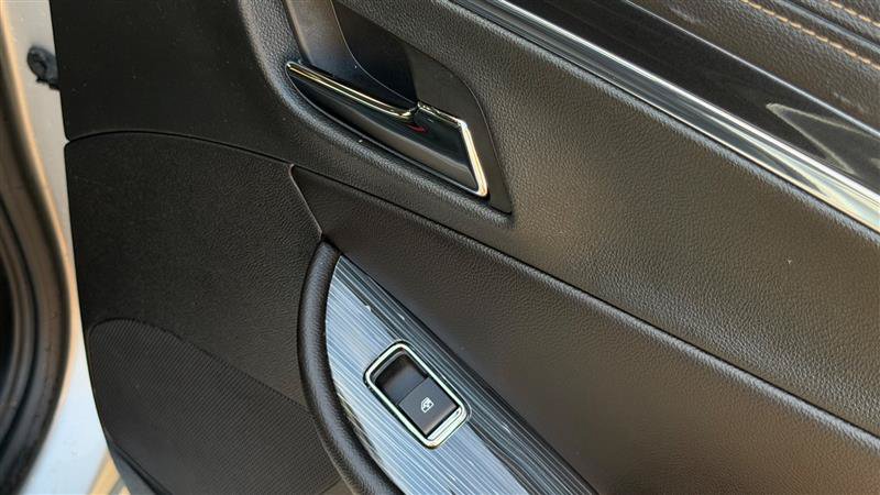 Used 2018 Chevrolet Impala Premier FWD image 37