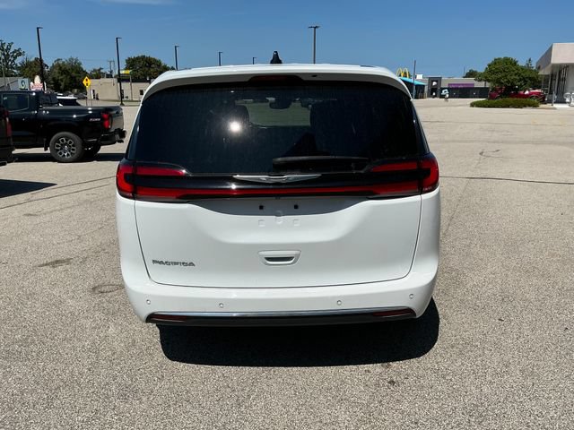 Used 2023 Chrysler Pacifica Touring FWD image 20