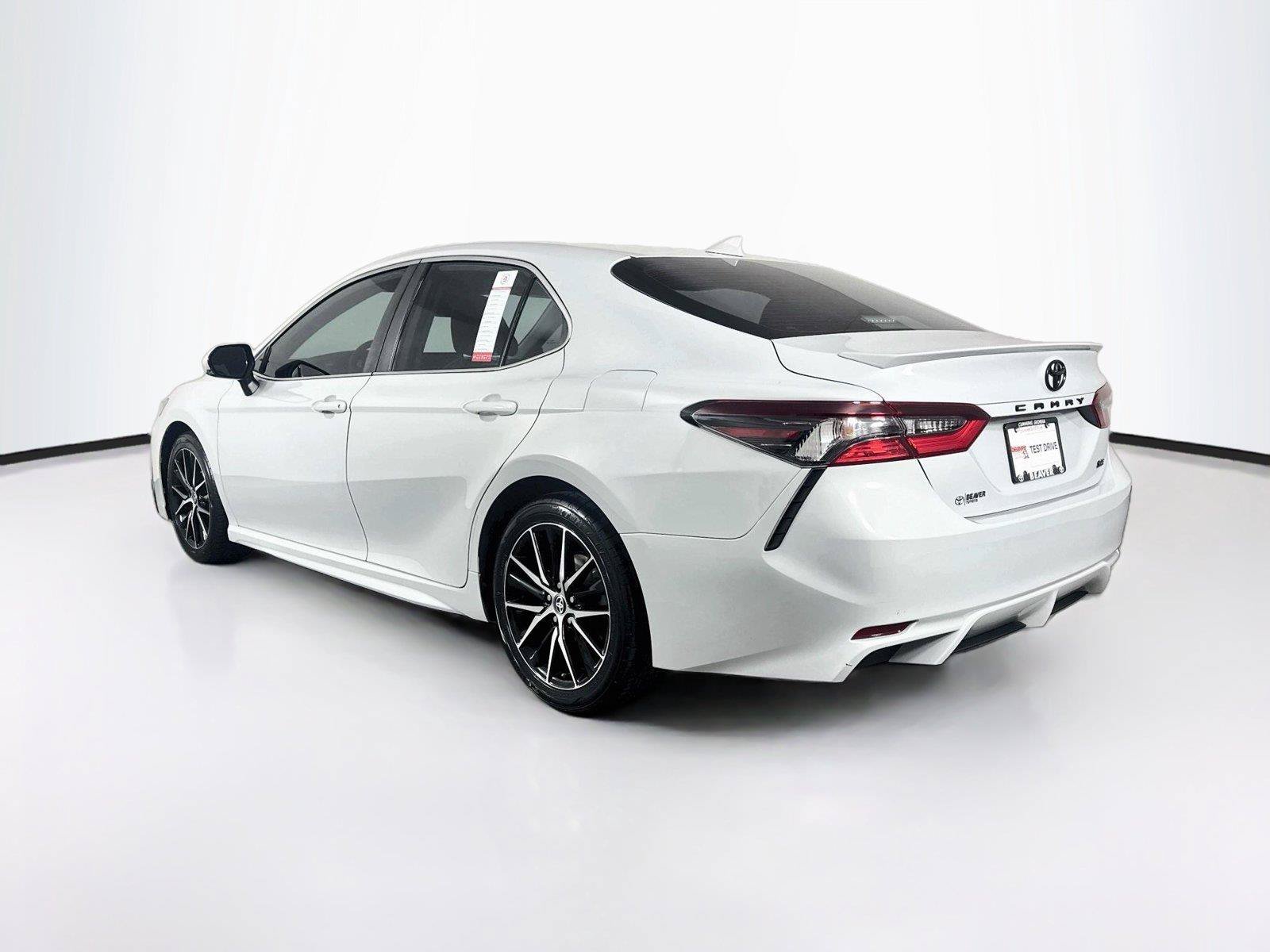 Used 2022 Toyota Camry SE w/ Convenience Package FWD image 11