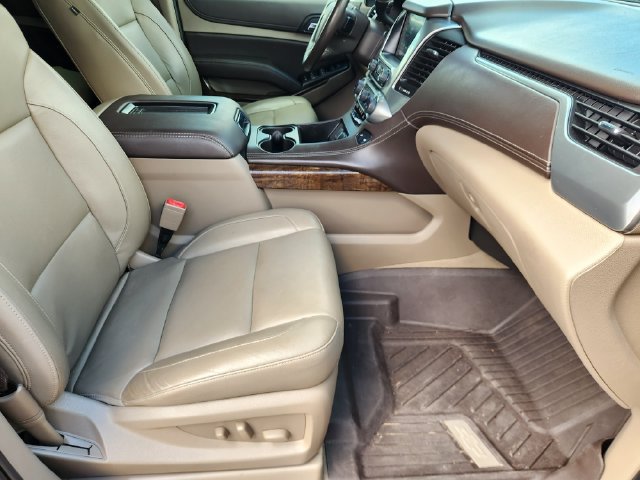 Used 2020 Chevrolet Tahoe LT w/ Luxury Package RWD image 14