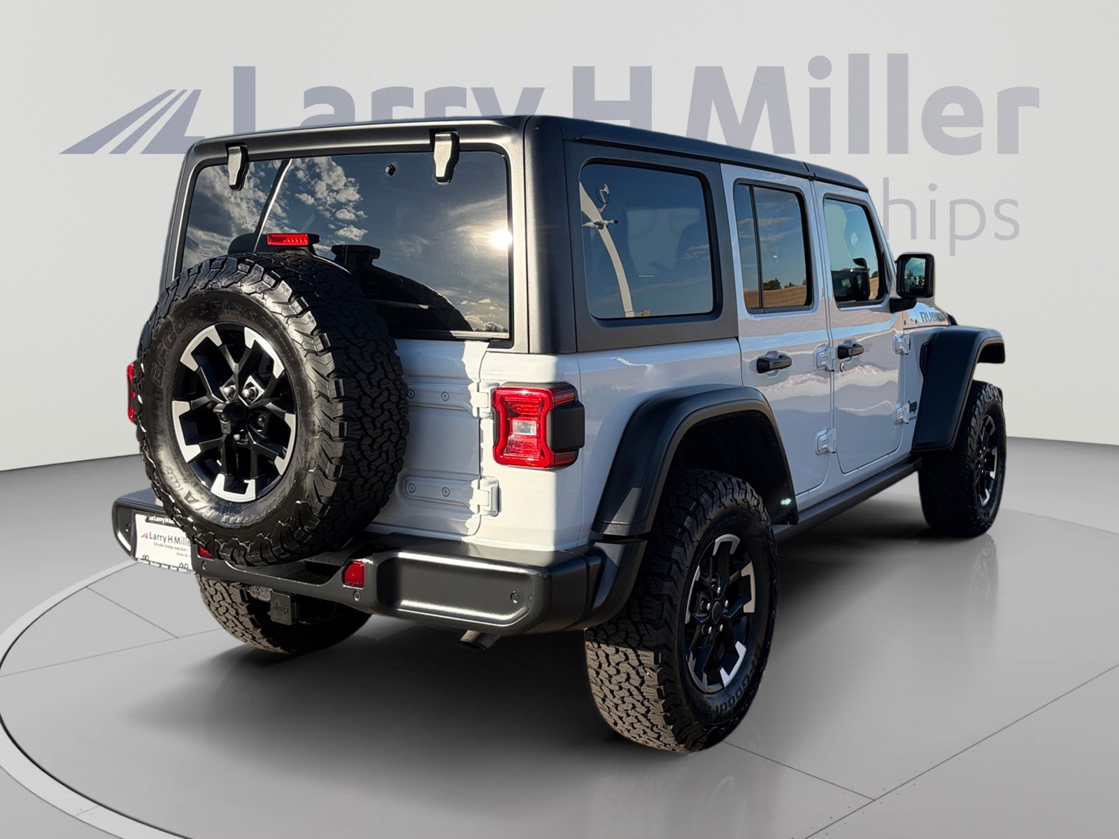 Used 2024 Jeep Wrangler Unlimited Rubicon 4xe w/ Technology Group AWD/4WD image 6