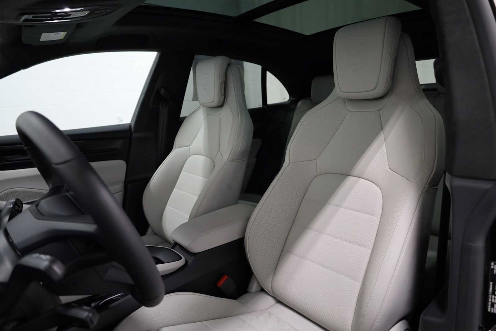 New 2025 Porsche Macan Turbo Electric AWD/4WD image 5
