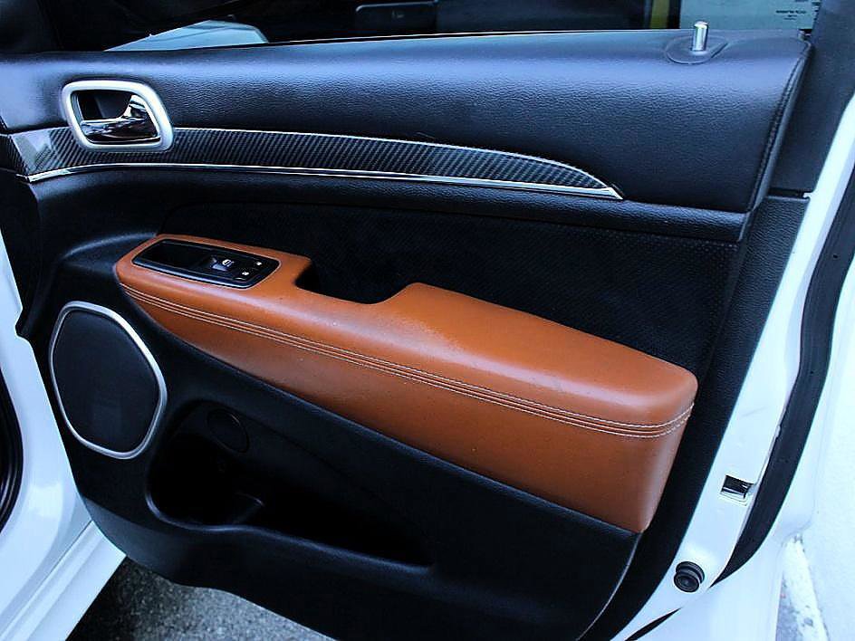 Used 2014 Jeep Grand Cherokee SRT image 25