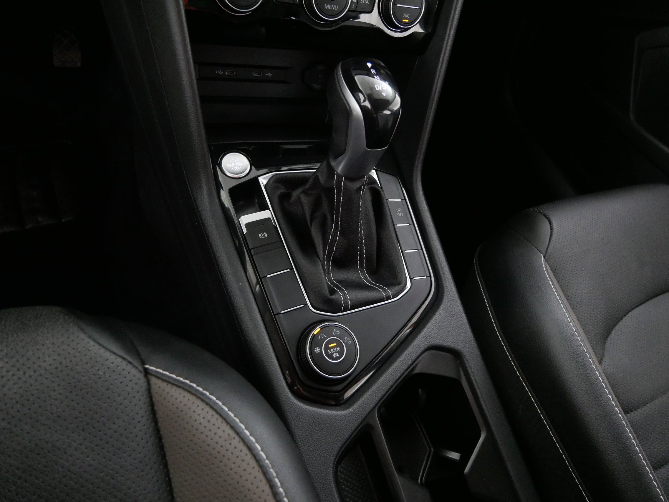 Certified 2022 Volkswagen Taos SEL w/ Panoramic Sunroof Package image 24