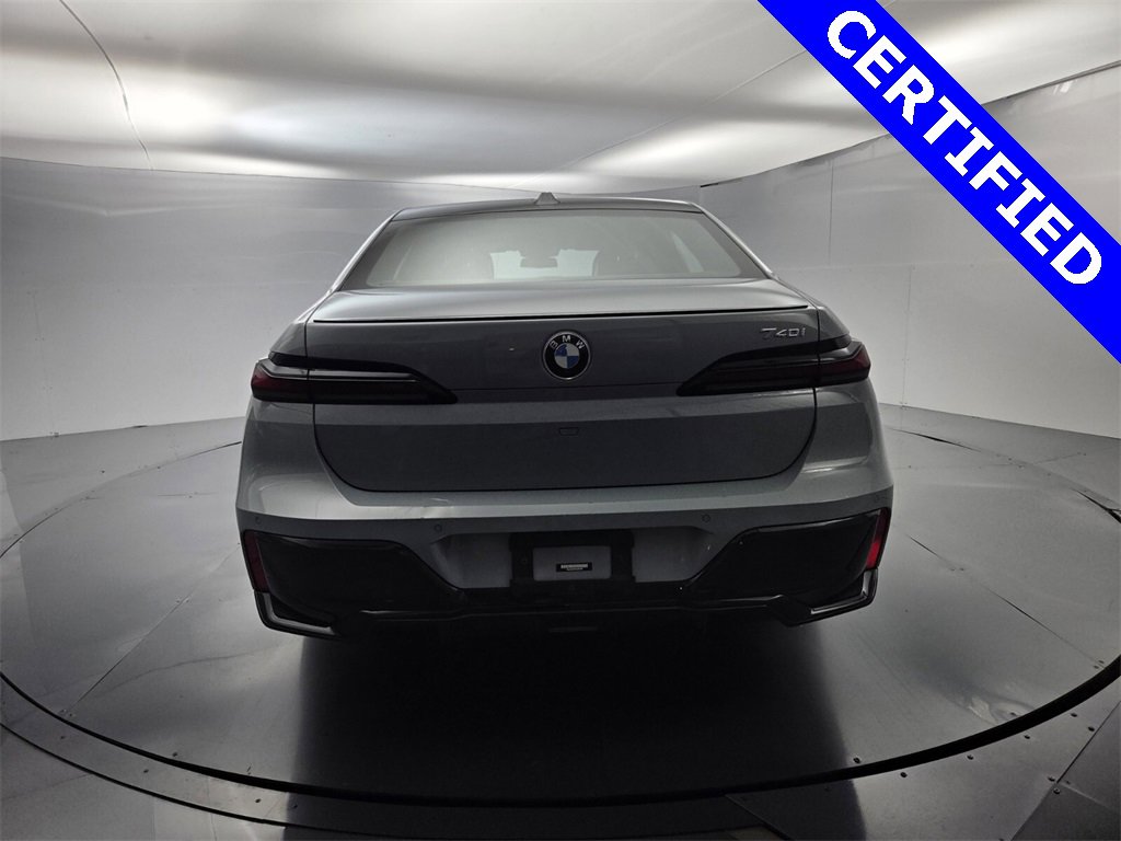 Used 2023 BMW 740i image 10