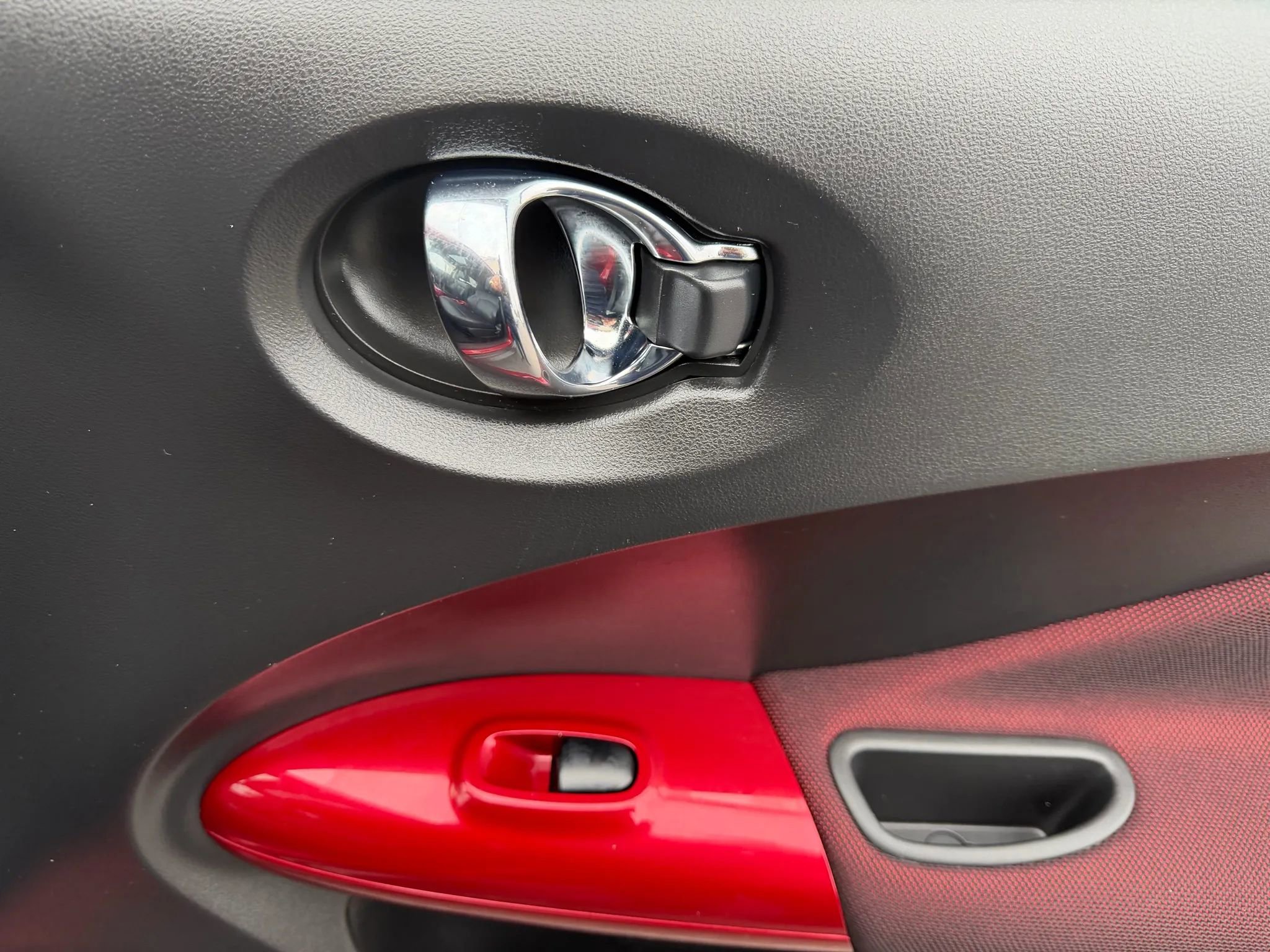 Used 2015 Nissan Juke SL image 29