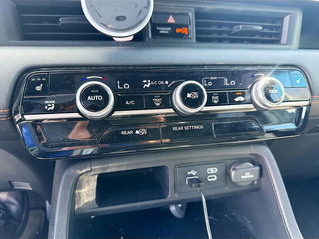 Used 2025 Honda Pilot Sport image 15