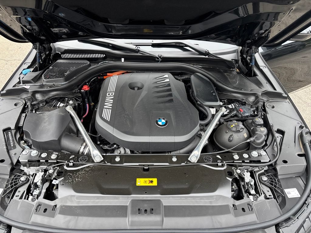 Used 2026 BMW 550e xDrive w/ Premium Package AWD/4WD image 11