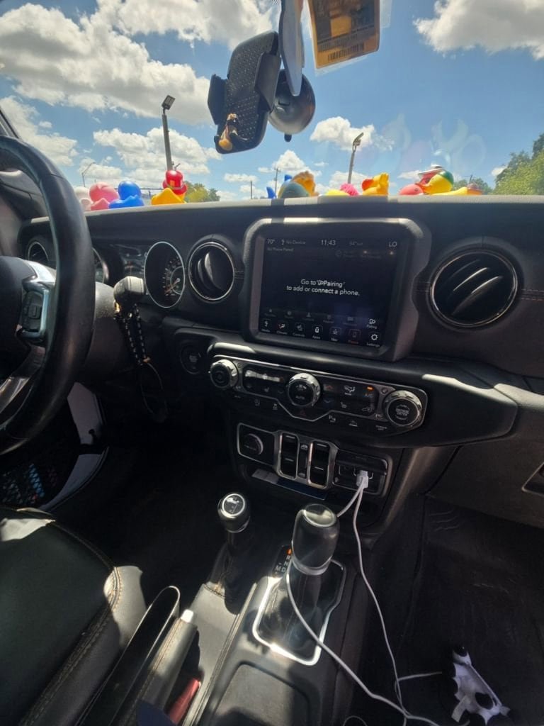Used 2021 Jeep Gladiator Overland AWD/4WD image 12