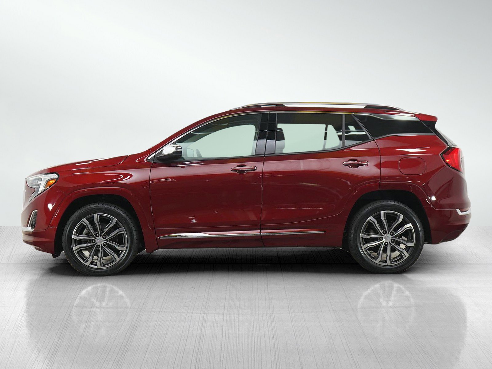 Used 2018 GMC Terrain Denali w/ Comfort Package AWD/4WD image 2