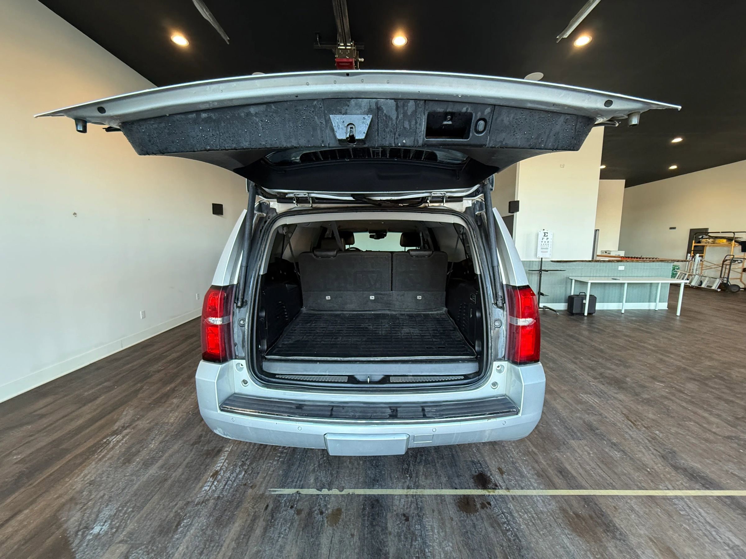 Used 2018 Chevrolet Suburban Premier image 44