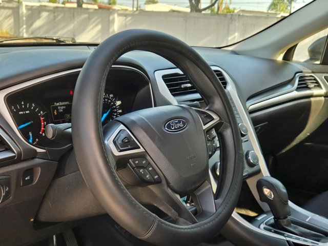 Used 2015 Ford Fusion SE image 10