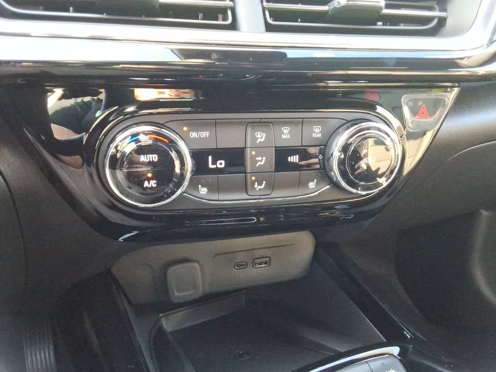 New 2026 Chevrolet Trax RS w/ Sunroof Package FWD image 30