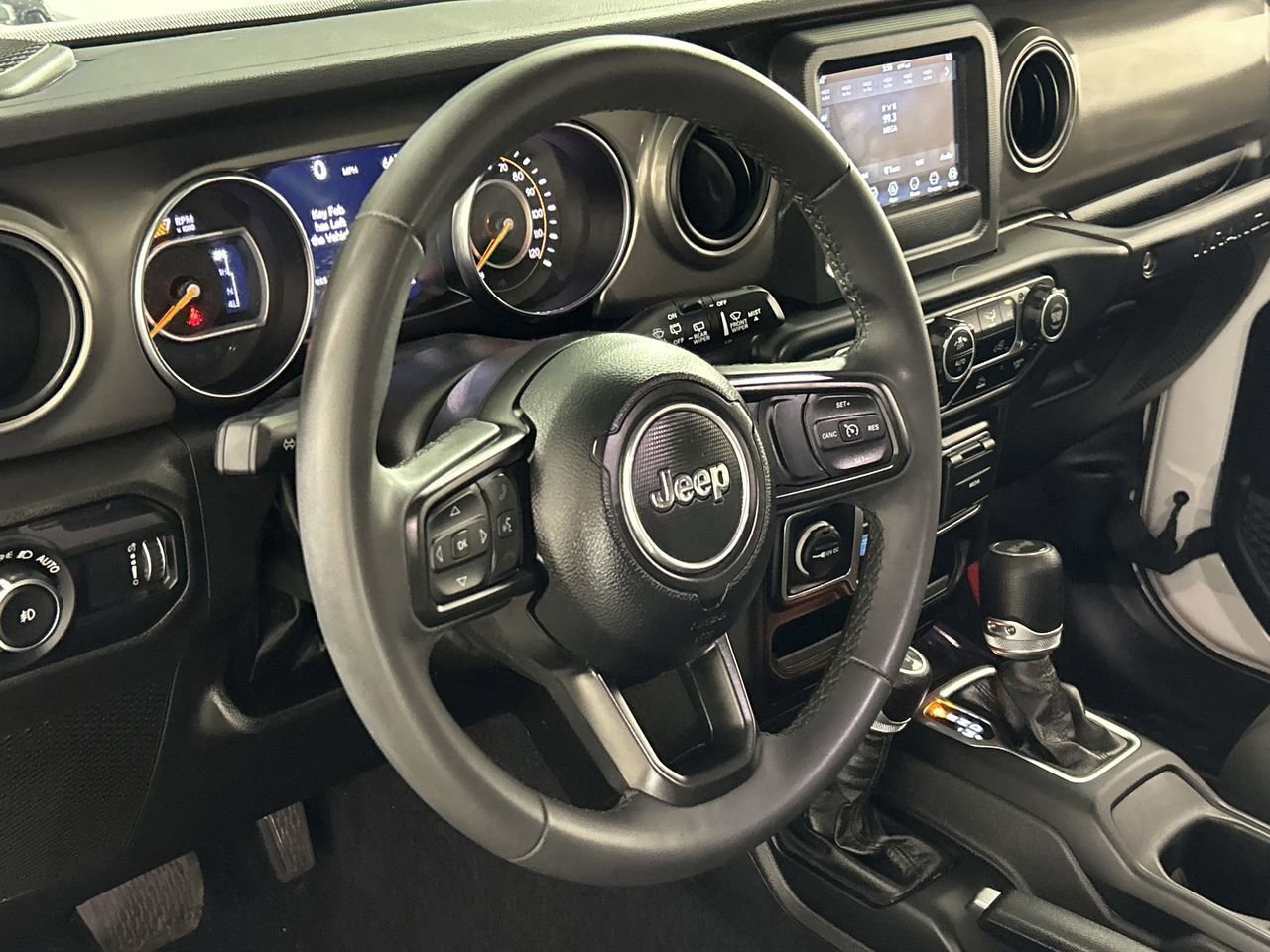 Used 2023 Jeep Wrangler Sport S image 12