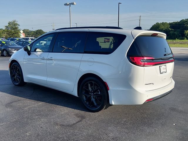 Used 2025 Chrysler Pacifica Limited FWD image 5
