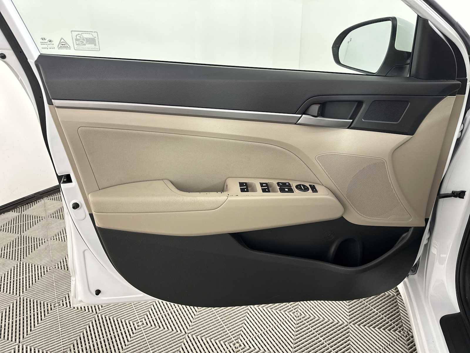 Used 2018 Hyundai Elantra SEL w/ Cargo Package image 15