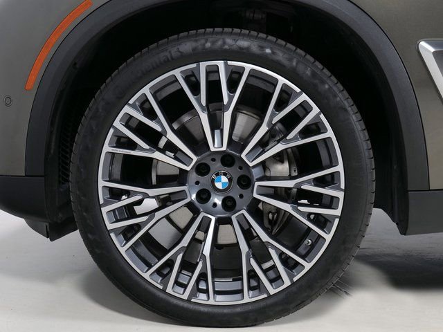 Used 2024 BMW X5 xDrive40i w/ Premium Package AWD/4WD image 35