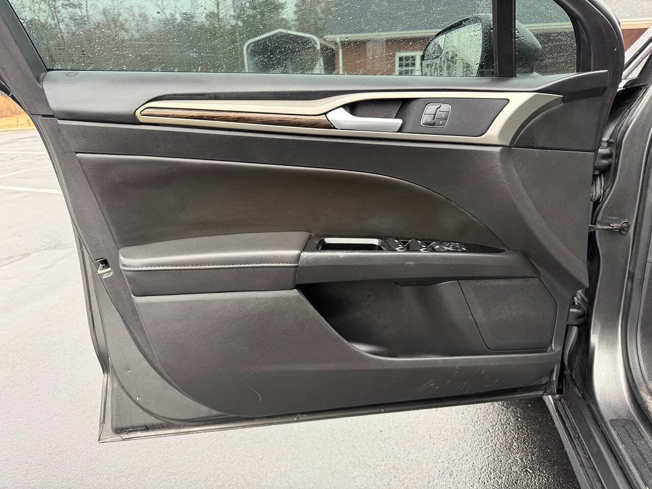 Used 2016 Ford Fusion SE w/ Equipment Group 202A FWD image 11