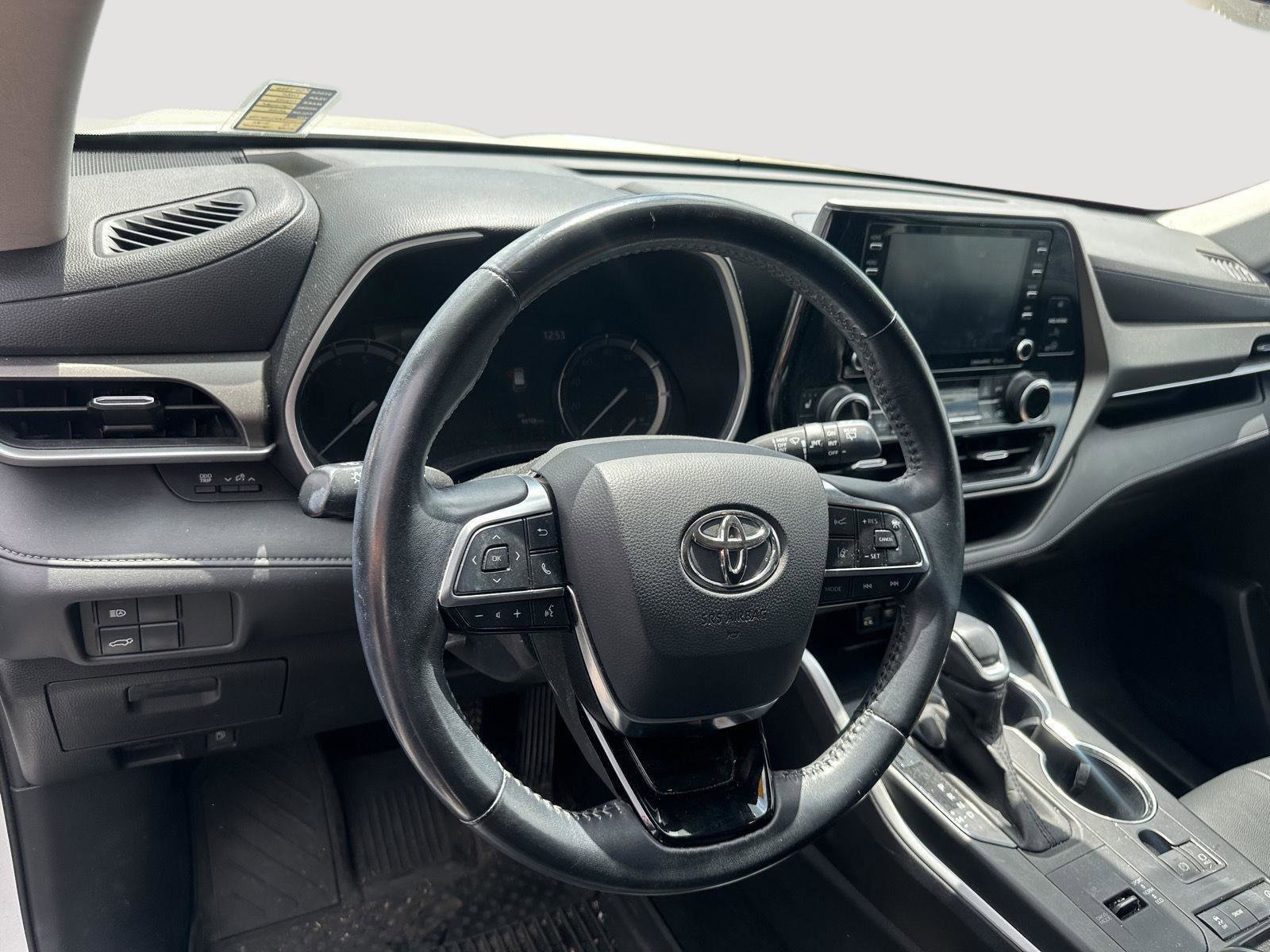 Used 2020 Toyota Highlander XLE FWD image 10