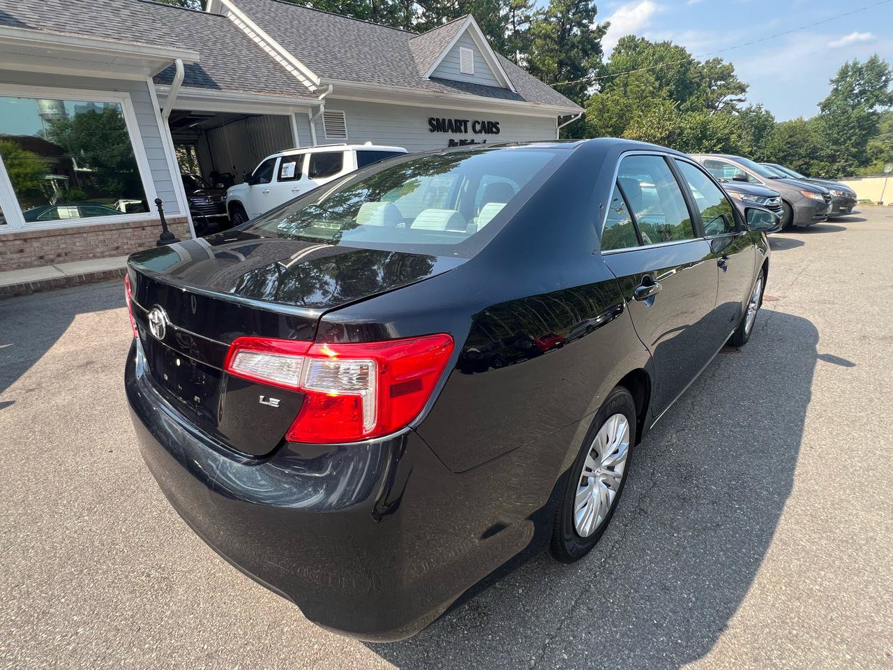 Used 2012 Toyota Camry LE FWD image 5