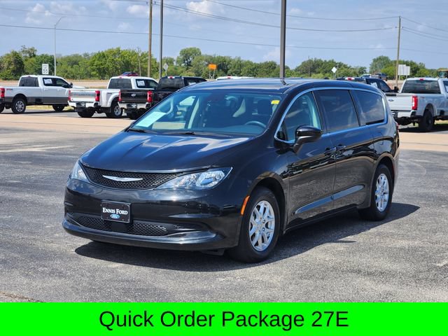 Used 2023 Chrysler Voyager LX FWD image 3