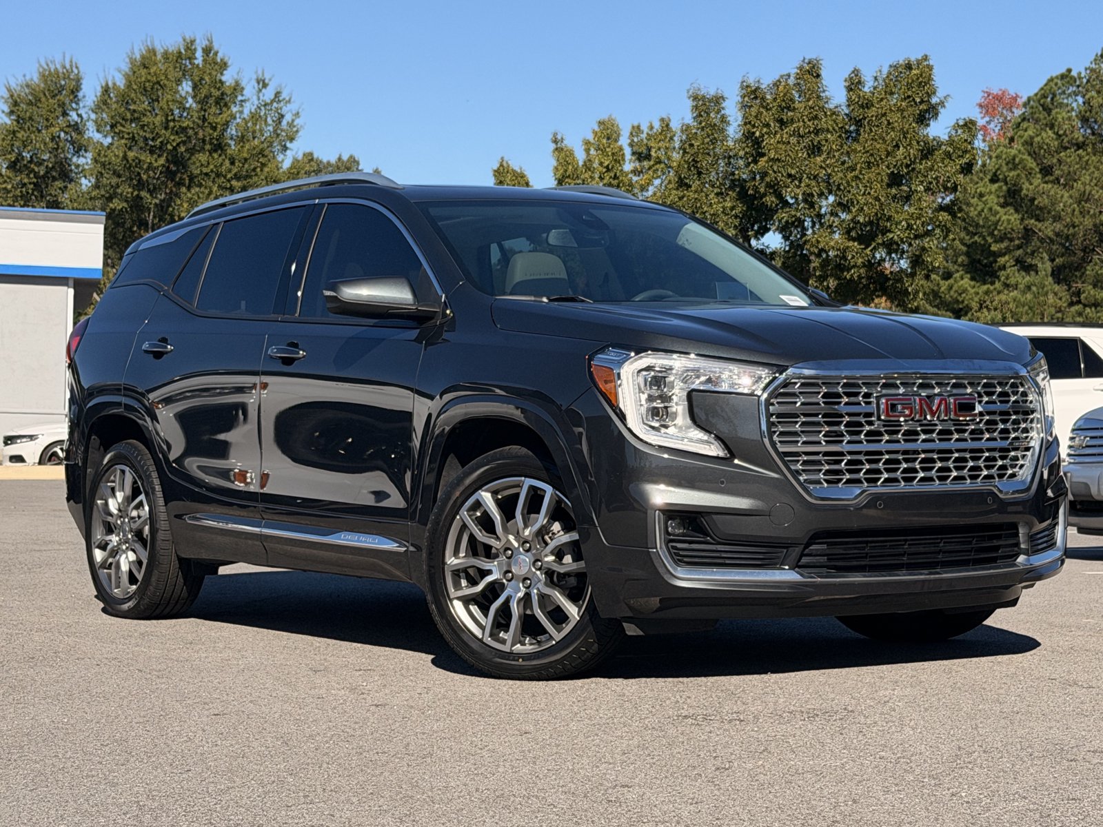 Used 2022 GMC Terrain Denali AWD/4WD image 2