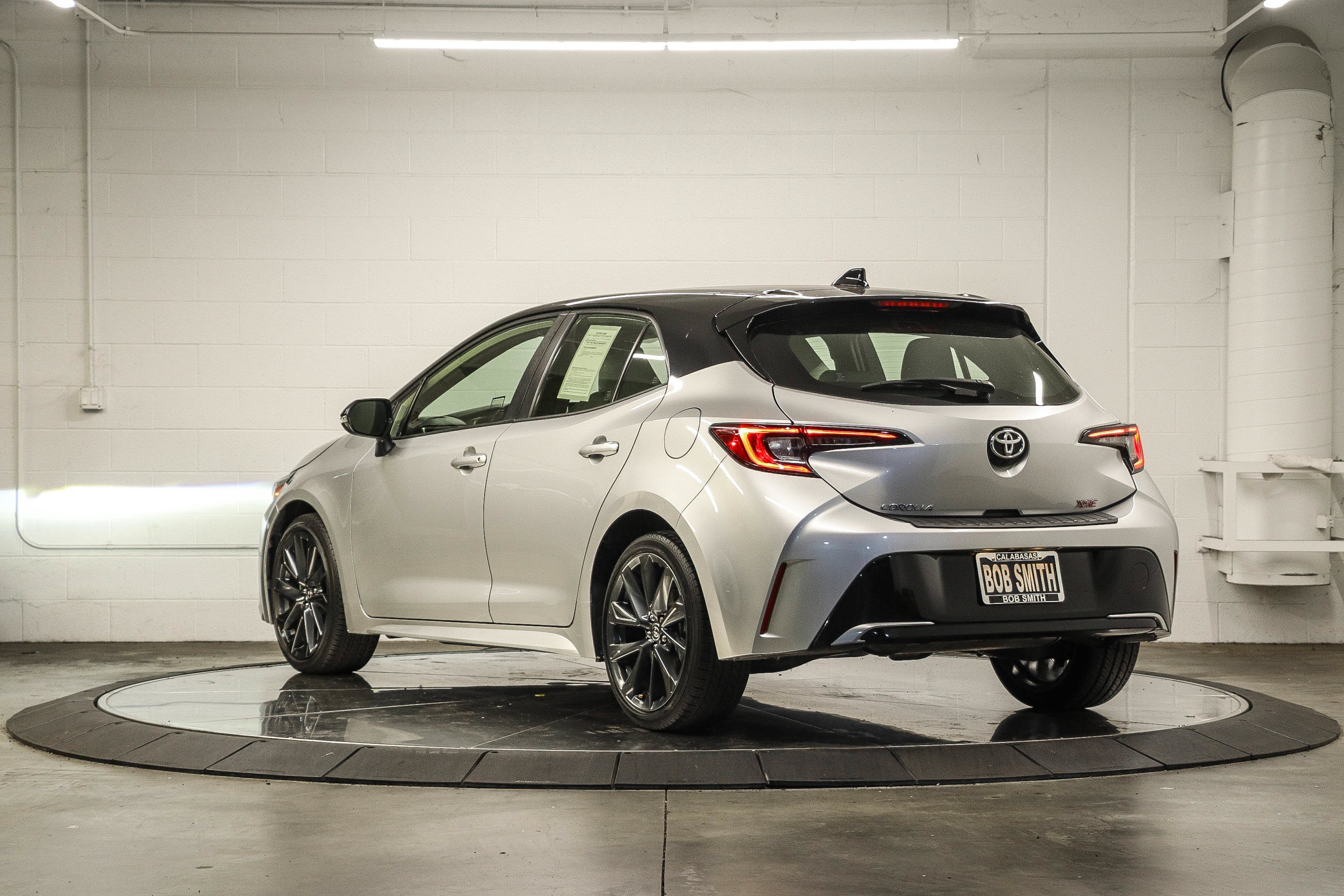 Used 2023 Toyota Corolla XSE FWD image 4