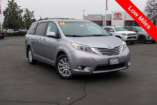Certified 2017 Toyota Sienna Limited image 2